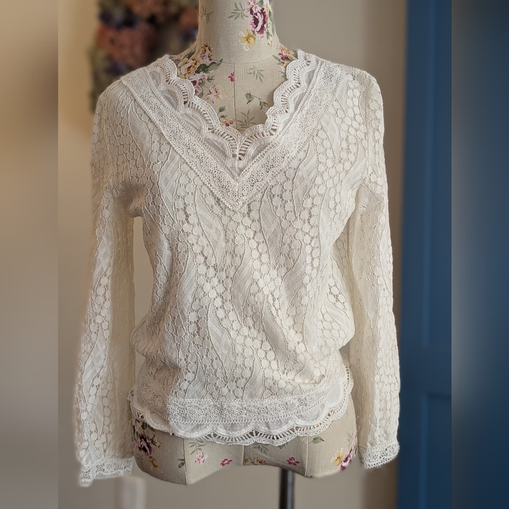Elegant White‎ Lace Blouse - 0003